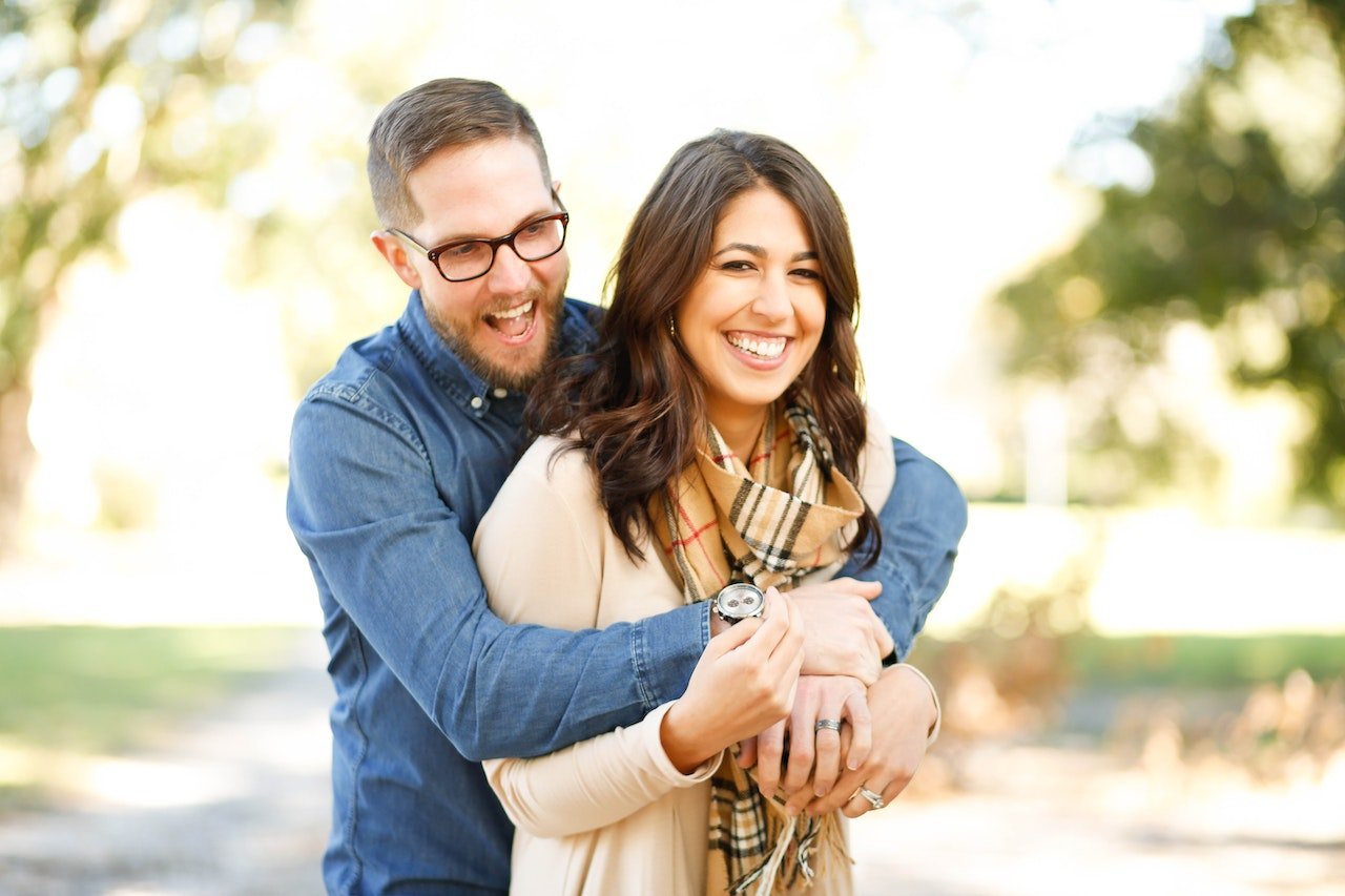 27 Situations Qui Montrent Qu on Plaît à Un Homme Voici les signes physiques d'un homme amoureux - questions à poser